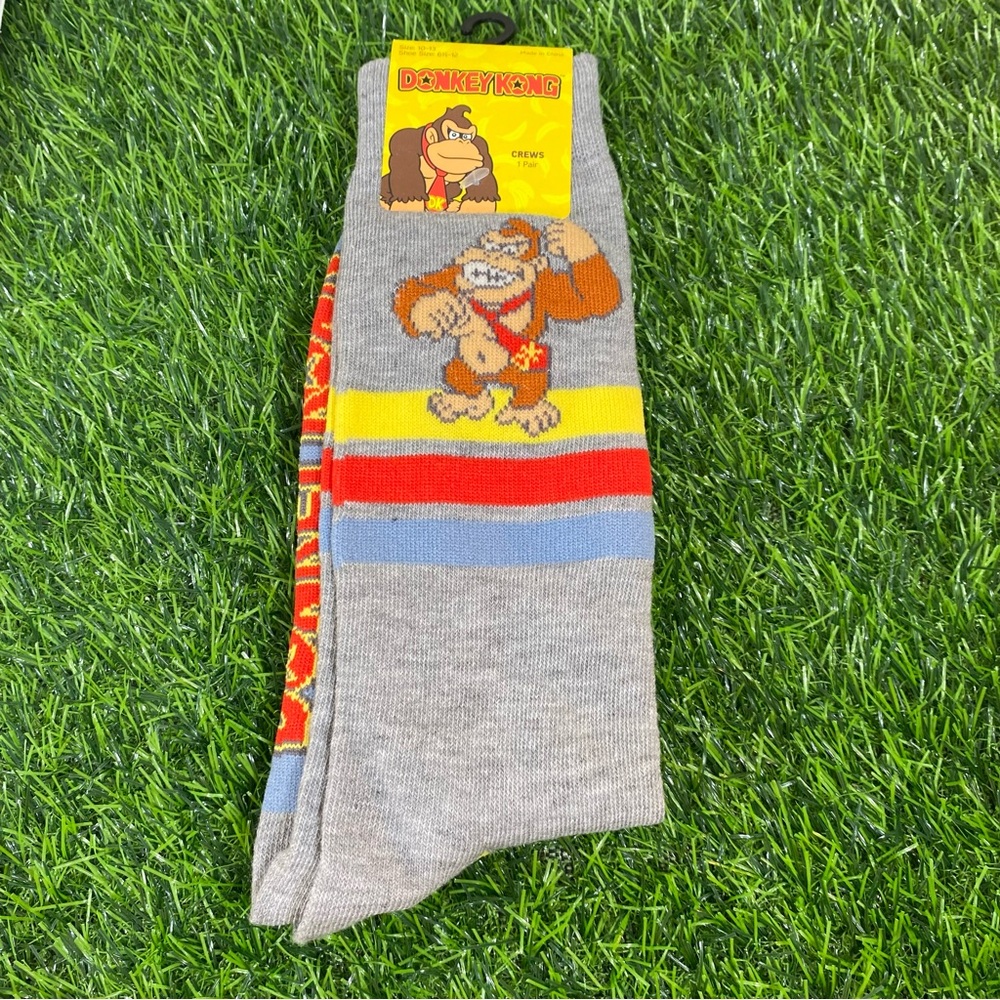 Donkey Kong Novelty Dress Socks Mens Crew Casual Socks Retro Grey New With Tags